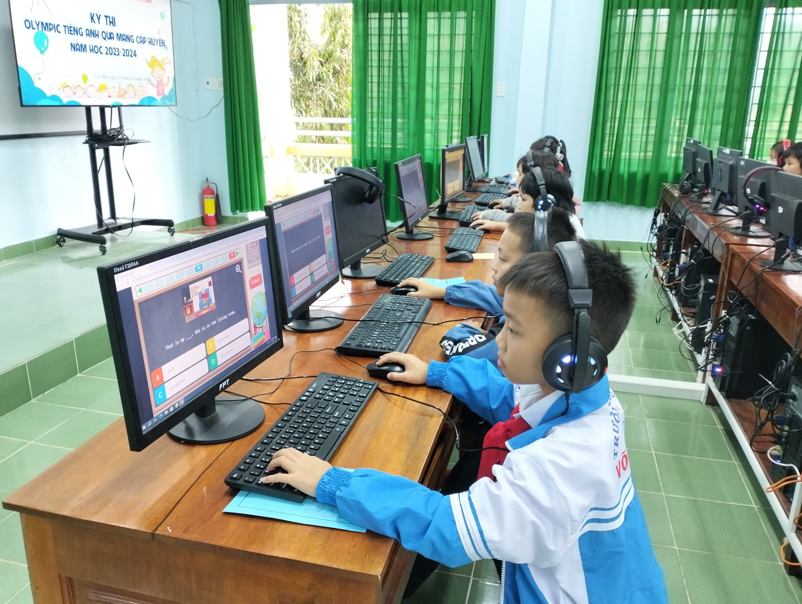 KỲ THI OLYMPIC TIẾNG ANH QUA MẠNG (IOE) CẤP HUYỆN NĂM HỌC 2023-2024