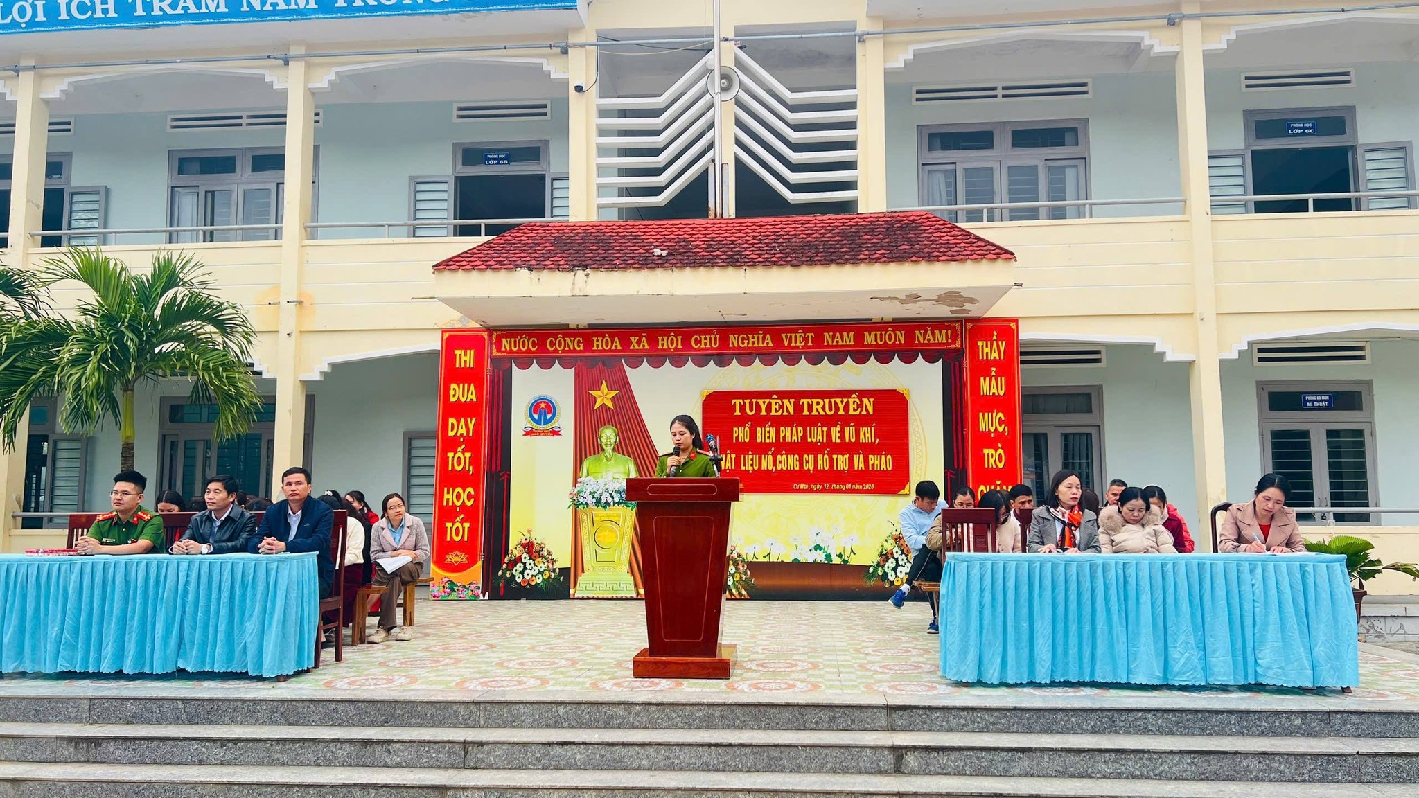 TUYÊN TRUYỀN PHỔ BIẾN PHÁP LUẬT VỀ VŨ KHÍ, VẬT LIỆU NỔ, CÔNG CỤ HỖ TRỢ VÀ PHÁO